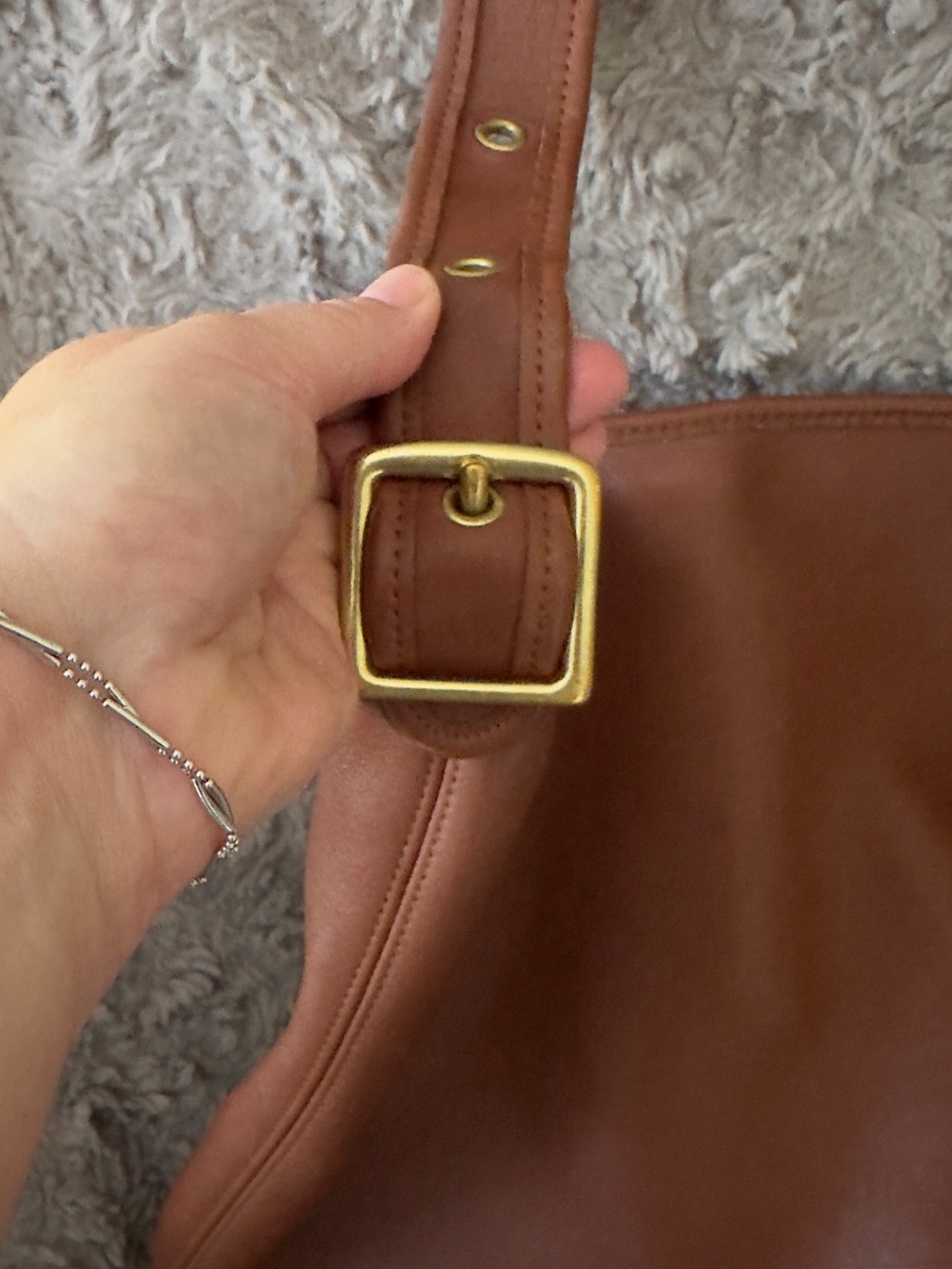Coach British Tan Vintage Duffle Sac Style # J6D-9085 - Picture 4 of 10